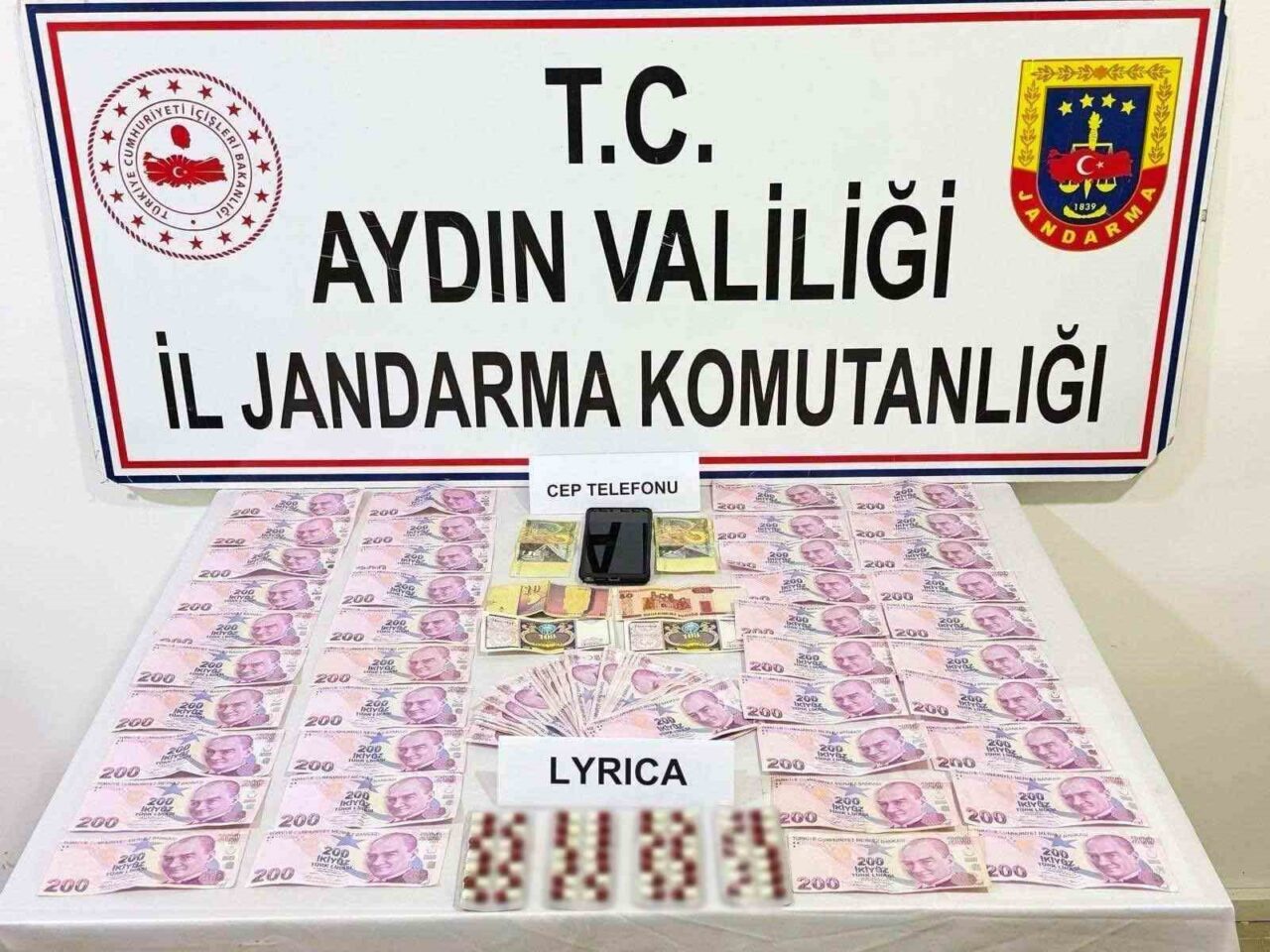 Aydın’da jandarma tarafından yapılan uyuşturucu operasyonlarında yakalanan 18 sokak satıcısından