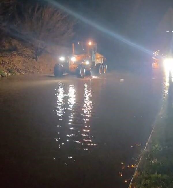 Aydın’da etkili olan sağanak yağış nedeniyle Söke ve Kuşadası yolları