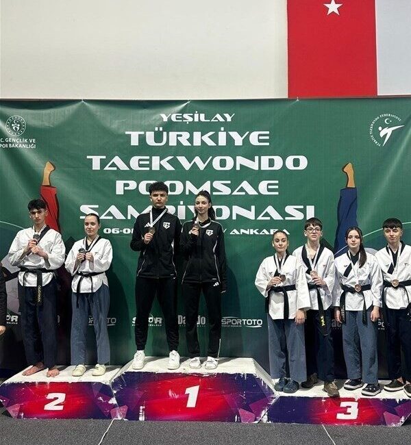 Ankara’da düzenlenen Türkiye Taekwondo Poomsae Şampiyonası’nda 15-17 yaş Gençler İkili