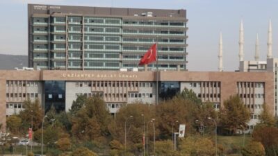 Gaziantep’te iki aracın yan aynalarının birbirine çarpması sonucu çıkan tartışmada