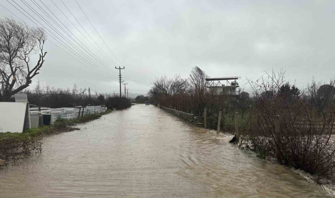 Çanakkale’nin Ayvacık ilçesinde sağanak yağış etkili olurken, Babadere-Tuzla arası menfezin