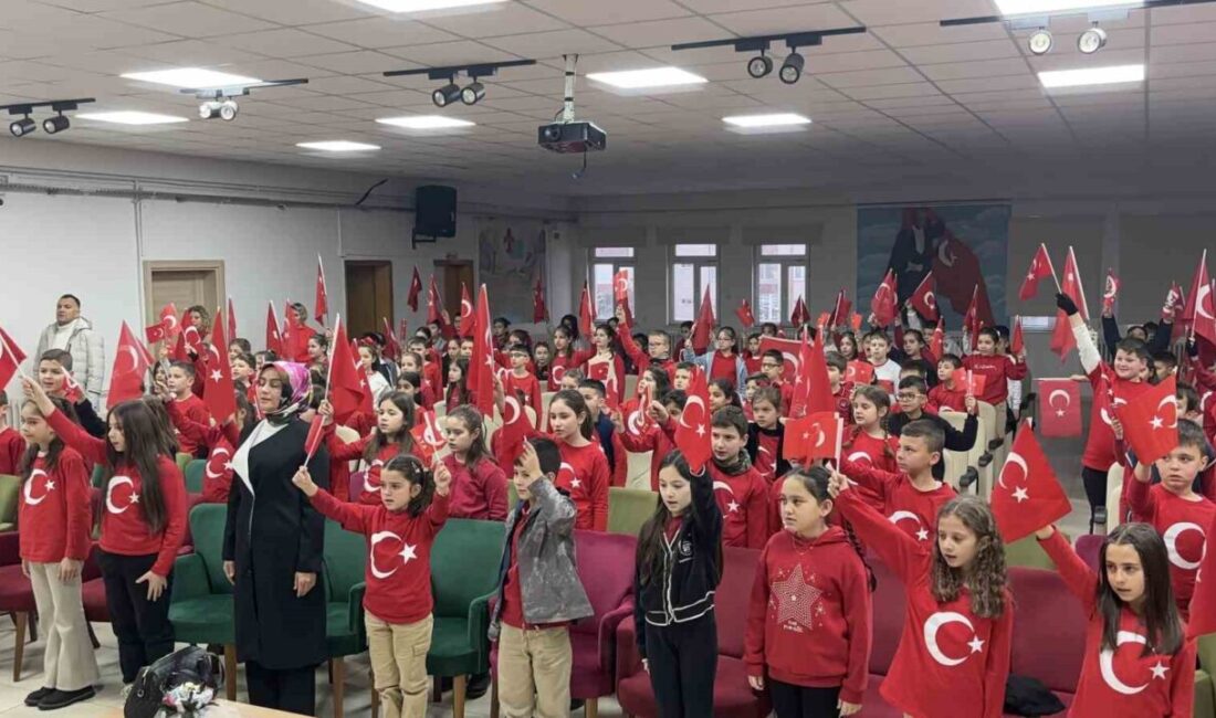 Kırklareli’nin Babaeski ilçesinde, “Bayrak Sevgisi” temalı etkinliklerle ikinci eğitim öğretim