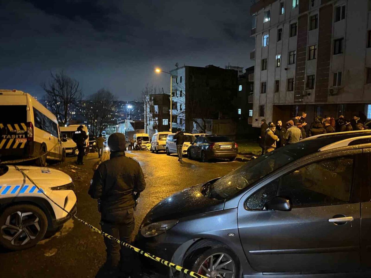 Eyüpsultan İlçe Jandarma Komutanlığınca yürütülen planlı operasyonda, Bahçelievler’de uyuşturucu sattıkları