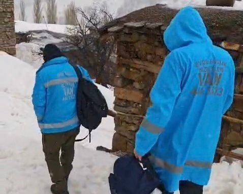 Bahçesaray Devlet Hastanesi bünyesinde görev yapan 10 sağlık çalışanından oluşan