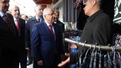 Milli Savunma Bakanı Yaşar Güler, Kilis’te esnaf ve vatandaşlarla bir