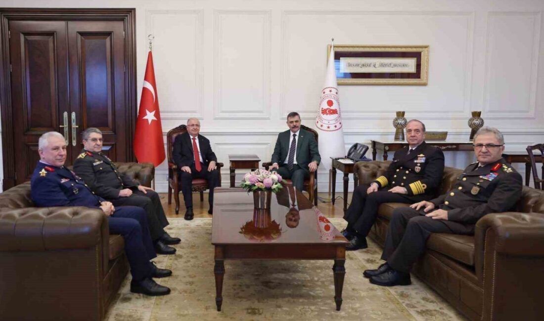 Milli Savunma Bakanı Yaşar Güler, komuta kademesiyle birlikte İçişleri Bakanı