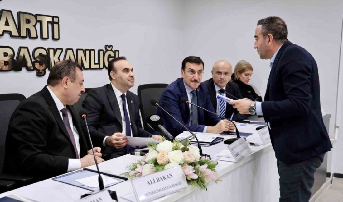 Akçadağ Belediye Başkanı Hasan Ulutaş, bir araya geldiği Sanayi ve