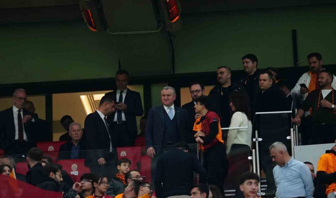 Gençlik ve Spor Bakanı Osman Aşkın Bak, Galatasaray-Juventus maçını stadyumdan