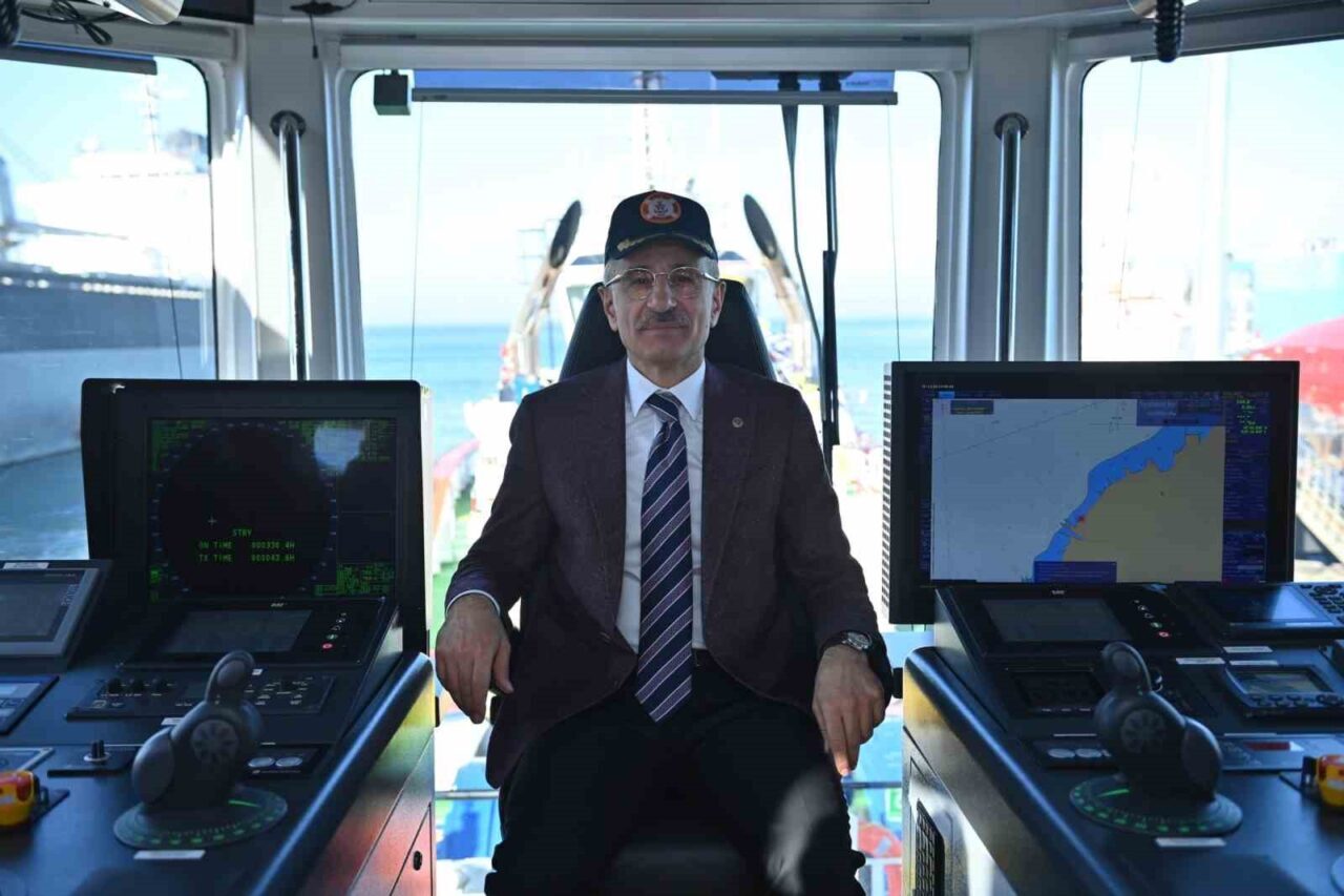 Ulaştırma ve Altyapı Bakanı Abdulkadir Uraloğlu, “İstanbul’da kuracağımız NAVDAT alıcı