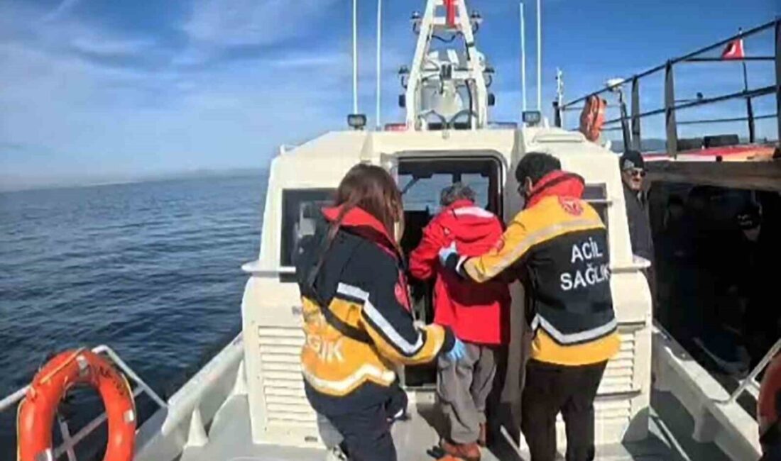 Muğla’nın Bodrum ilçesi açıklarında balıkçı teknesinde rahatsızlanan vatandaş Sahil Güvenlik