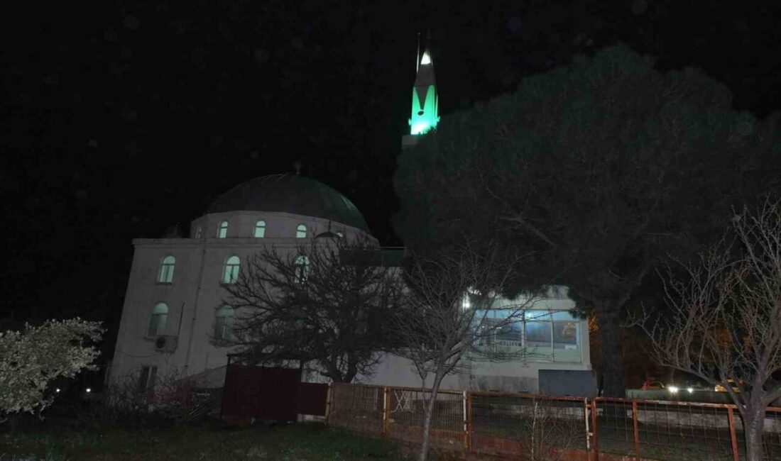 Balıkesir’in Burhaniye ilçesinde, 3 dakika erken okunan akşam ezanı, çok