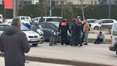 Balıkesir’de akşam saatlerinde meydana gelen trafik kazasında otomobil, motosiklete kaza