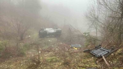 Bartın’ın Ulus ilçesine bağlı Kumluca beldesinde sis nedeniyle yoldan çıkan