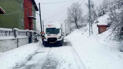 Bartın il merkezinde sağanak yağışlar devam ederken, yüksek kesimlerde ise