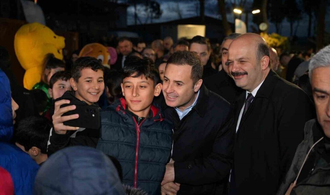 Balıkesir Büyükşehir Belediye Başkanı Ahmet Akın, İvrindili hemşehrileriyle iftar yaptı.