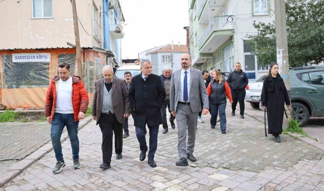 Yunusemre Belediye Başkanı Semih Balaban, mahalle ziyaretleri kapsamında Üçpınar Mahallesi