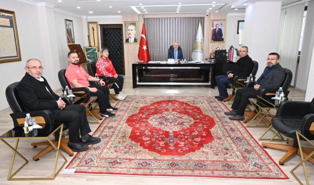 Isparta Belediyesi Spor Kulübü Halter Takımı Milli Sporcusu Fatmagül Çevik,