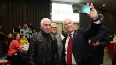 Bursa Büyükşehir Belediyesi’nin düzenlediği iftar programında ‘Bursa Gönüllüleri’ ile bir