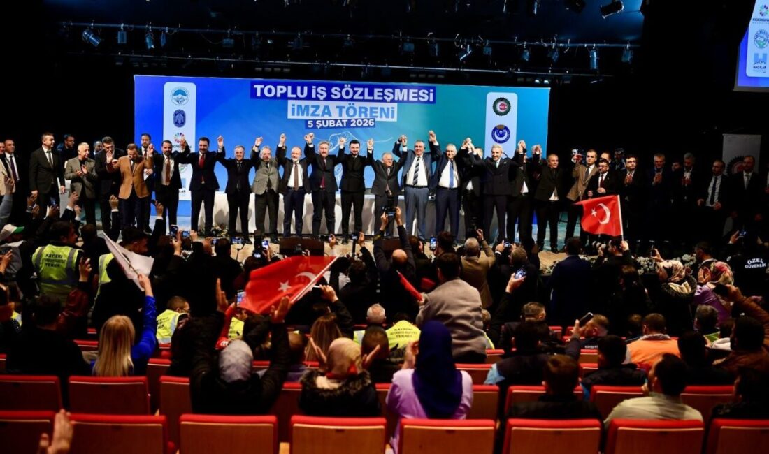 Kayseri Büyükşehir Belediye Başkanı Dr. Memduh Büyükkılıç, Büyükşehir Belediyesi ile