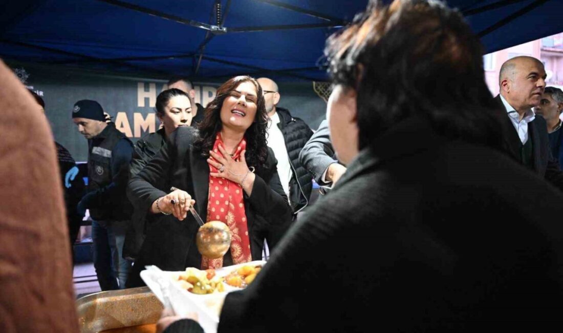 Aydın Büyükşehir Belediyesi’nin Ramazan iftarları kapsamında Büyükşehir Belediye Başkanı Özlem