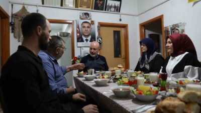 Kocasinan Belediye Başkanı Ahmet Çolakbayrakdar ve eşi Fatma Çolakbayrakdar, iftarda