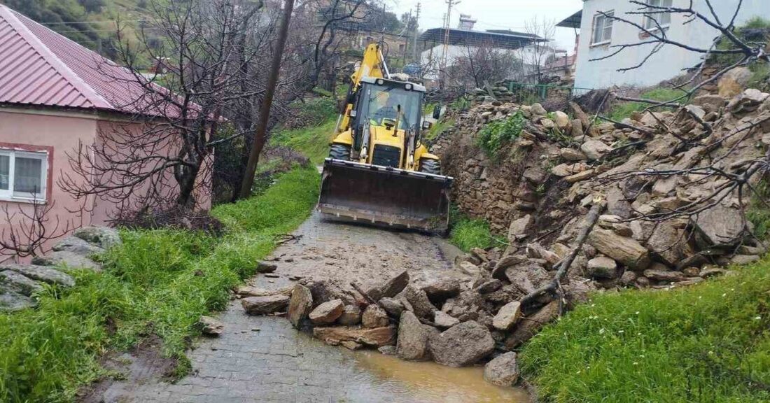 Yenipazar Belediye Başkanı Malik Ercan, ilçedeki çalışmaları sosyal medyadan eleştiren