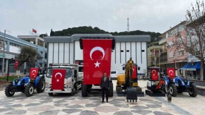 Yenipazar Belediye Başkanı Malik Ercan, belediyeye kazandırılan yeni iş makinalarının