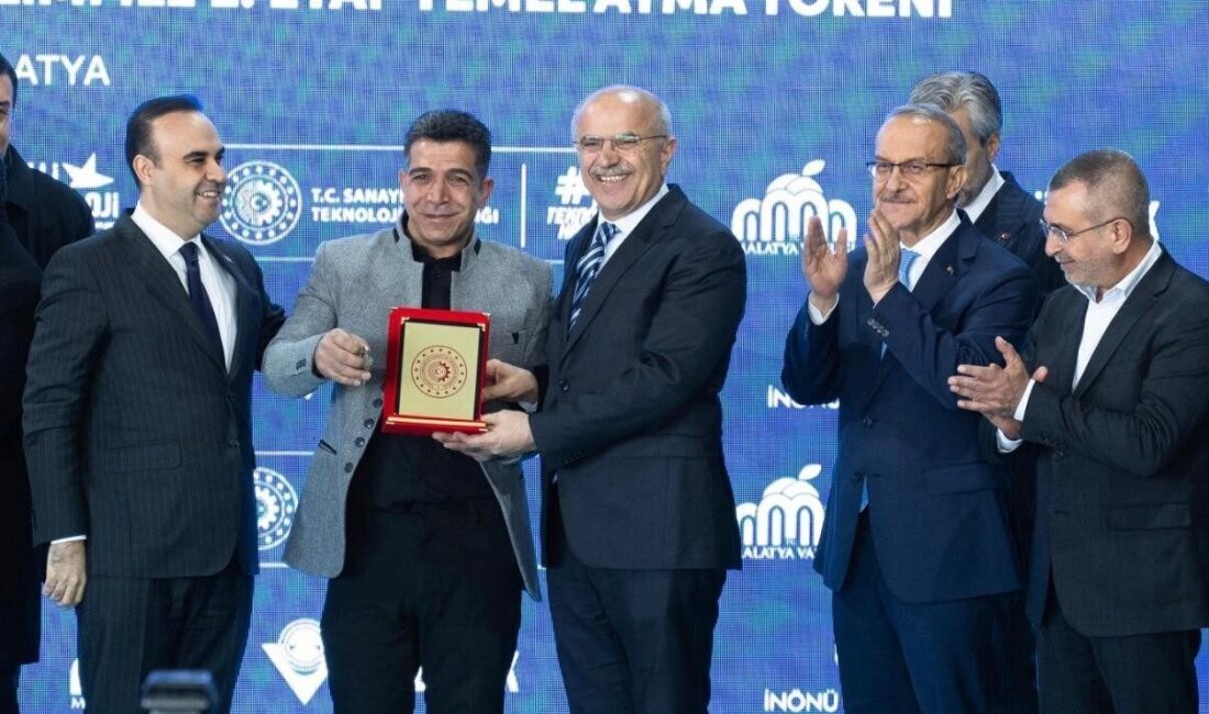 Malatya Büyükşehir Belediye Başkanı Sami Er, deprem sonrası yeniden inşa