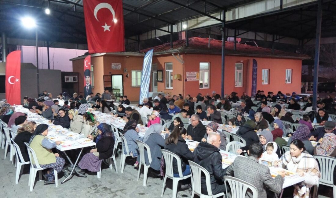 Aydın’ın Buharkent ilçesinde ilk iftar etkinliği Savcıllı Mahallesi’nde gerçekleştirildi. Başkan