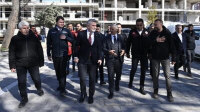 Kentsel tasarım alanlarını inceleyen Kahramanmaraş Büyükşehir Belediye Başkanı Fırat Görgel,