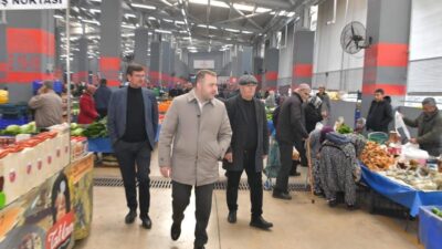 Çanakkale’nin Ezine ilçesinde geçen hafta pazar gezisi sırasında bir esnafın