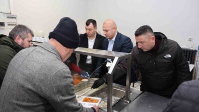 Kırıkkale Belediye Başkanı Ahmet Önal, belediye yemekhanesinde kurulan iftar sofrasında