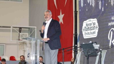 Hatay Büyükşehir Belediye Başkanı Mehmet Öntürk, Altınözü ilçesinde düzenlenen iftar