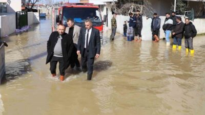Şehzadeler Belediye Başkanı Hakan Şimşek, yoğun yağışların ardından Akpınar Mahallesi