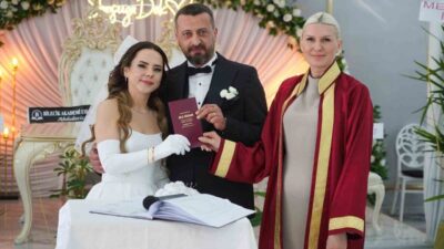 Bilecik dünya evine giren Tuğba ve Yasin çiftin nikahını Belediye