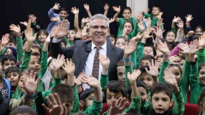 Aydın’ın Nazilli ilçesinde ilkokul öğrencileri ile bir araya gelen Belediye