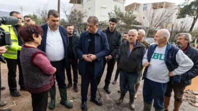 İzmir Büyükşehir Belediye Başkanı Cemil Tugay, kentte etkili olan yoğun