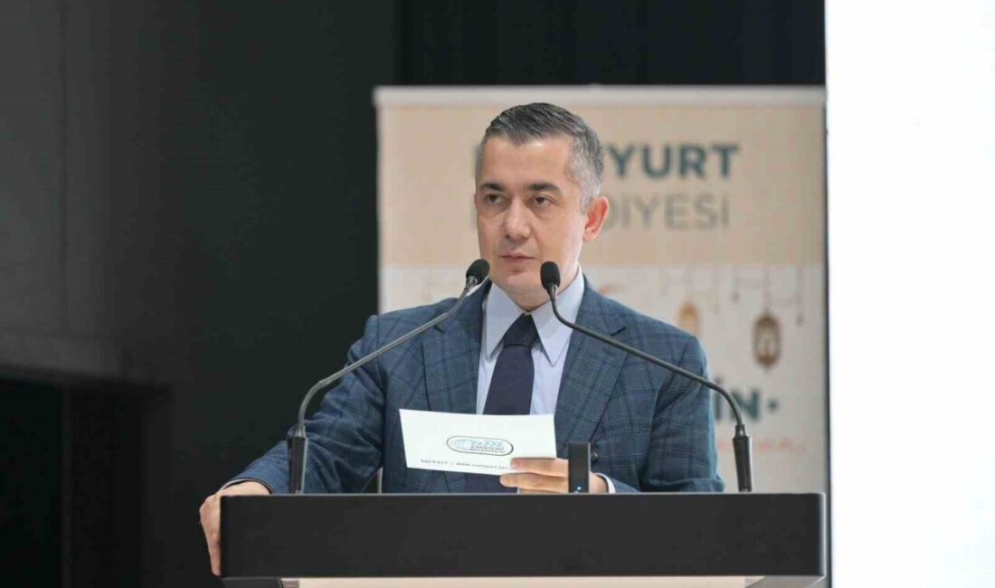 Esenyurt Belediyesi tarafından özel bireyler için düzenlenen iftar programında konuşan