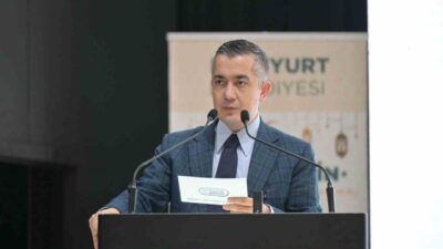 Esenyurt Belediyesi tarafından özel bireyler için düzenlenen iftar programında konuşan