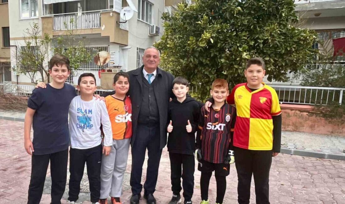 Sultanhisar Belediye Başkanı Osman Yıldırımkaya, saha çalışmaları sırasında mahallelerde çocuklarla