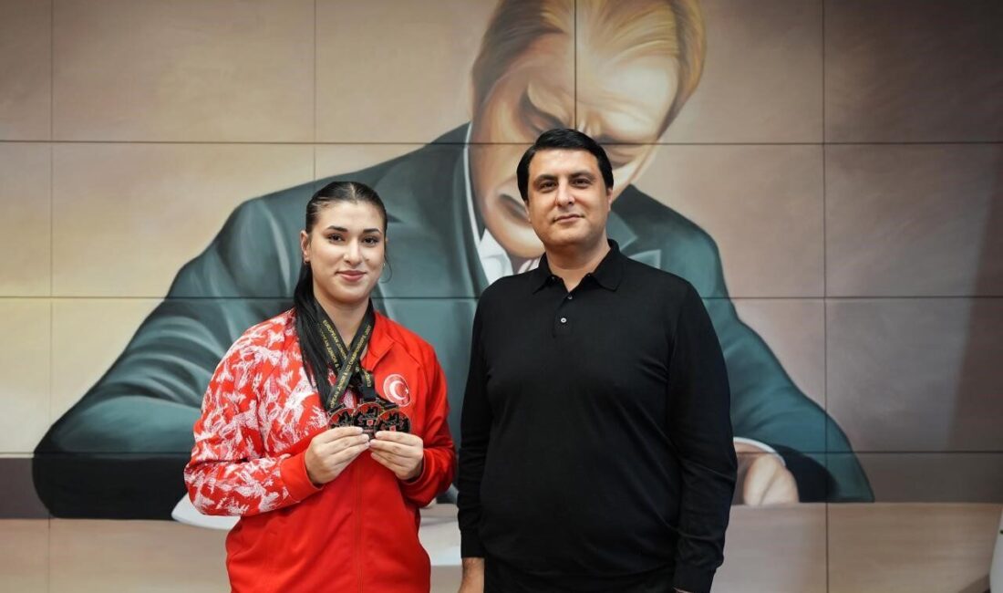 Şehitkamil Belediye Başkanı Umut Yılmaz, Arnavutluk’un Durres kentinde düzenlenen Gençler