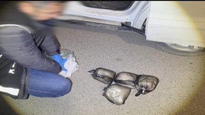 Batman’da narkotik ekiplerince durdurulan bir kamyonette 4 kilo 50 gram