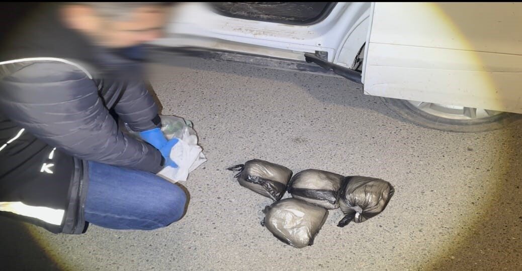 Batman’da narkotik ekiplerince durdurulan bir kamyonette 4 kilo 50 gram