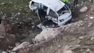 Batman’ın Gercüş ilçesine sürücüsünün direksiyon hakimiyetini kaybettiği araç uçuruma yuvarlandı.