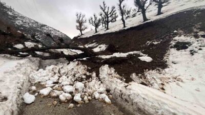 Batman’ın Sason ilçesinde yoğun yağışlar nedeniyle meydana gelen heyelanda köy