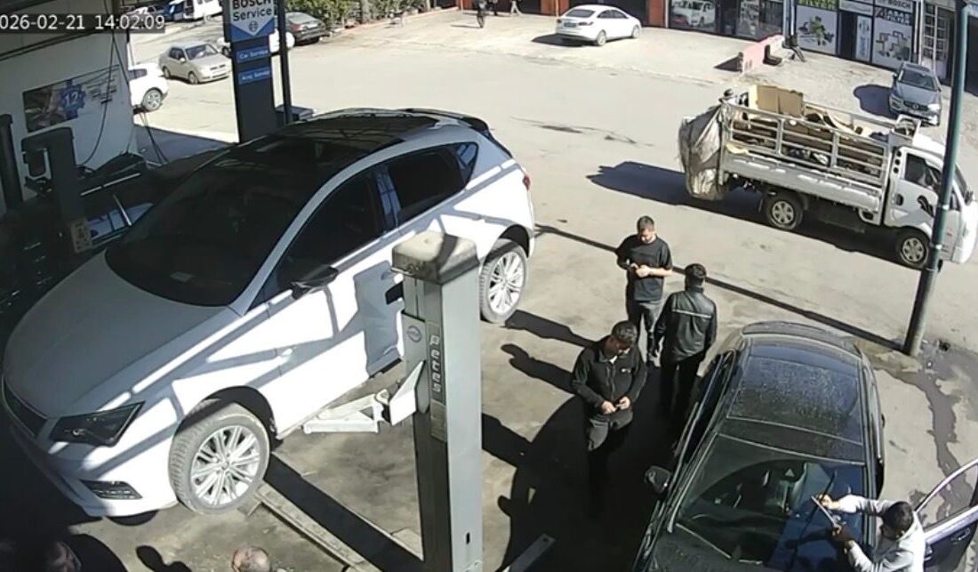 Batman’da Yeni Sanayi Sitesi içerisinde bulunan bir tamir atölyesinin önünde,