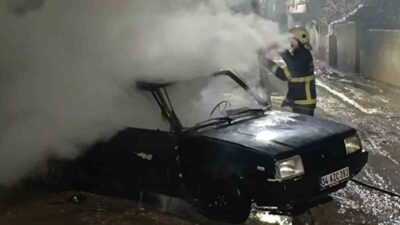 Batman kent merkezinde park halindeki bir otomobilde henüz belirlenemeyen bir