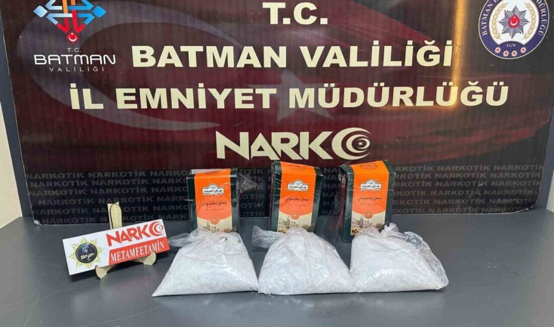 Batman Şehirlerarası Otobüs Terminalinde şüpheli bir taksinin içindeki eşyaların arasında
