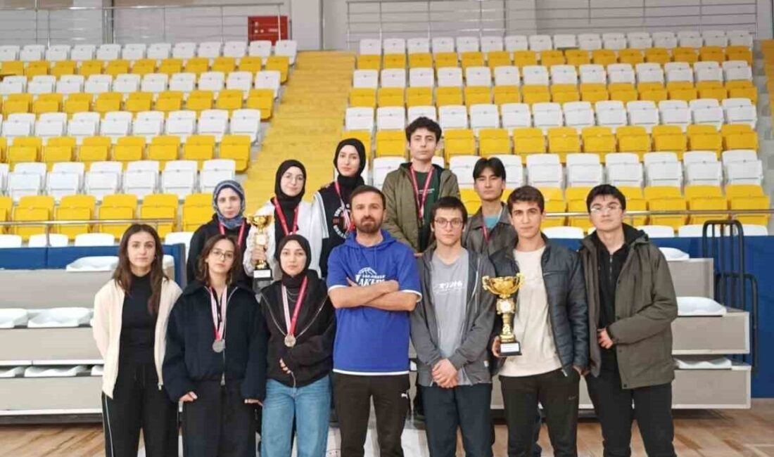 Bayburt Fen Lisesi öğrencileri, ilde düzenlenen satranç müsabakalarında erkeklerde 1’inci,