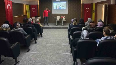 Bayburt Aile Yaşam Merkezi’nde afet bilinci eğitimi düzenlendi. Katılımcılara, afet